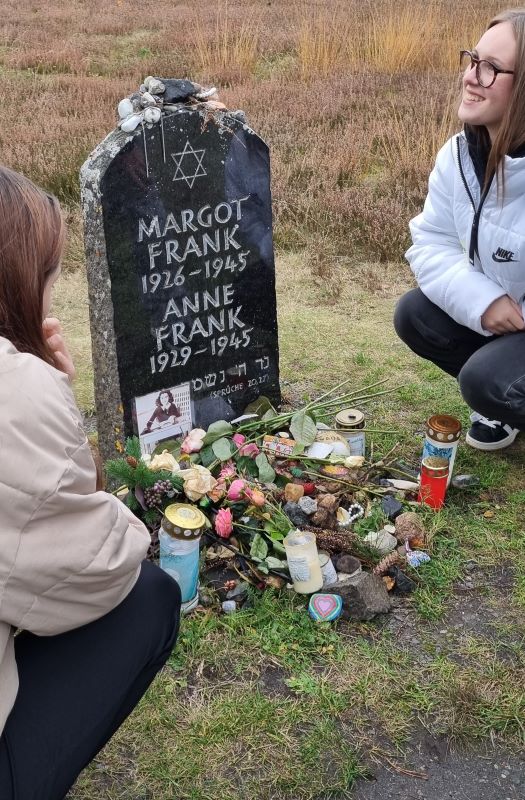 2025 Bergen Belsen Grab